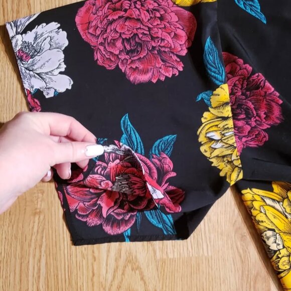 Pretty floral cover up/blouse. - Picture 7 of 11